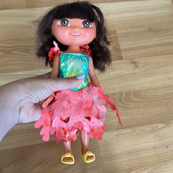 Dora the Explorer Doll - Picture 9 of 12